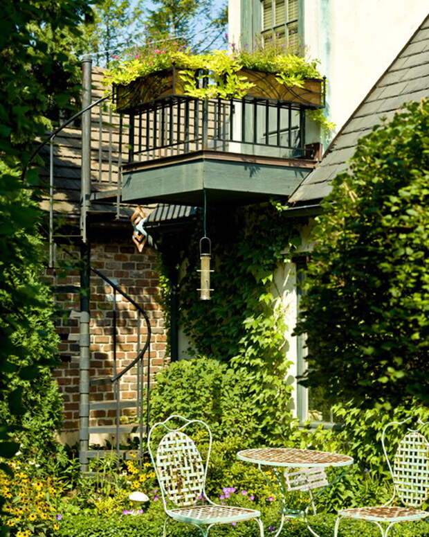 flowers-on-balcony-railing3-2.jpg