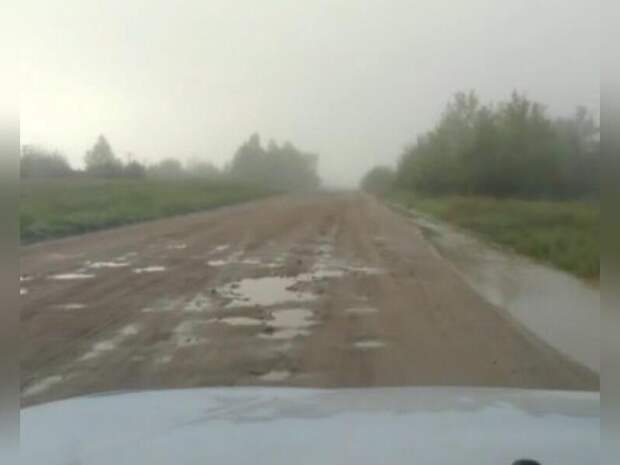 Дорогу размыло между двумя селами в Чернышевском округе
