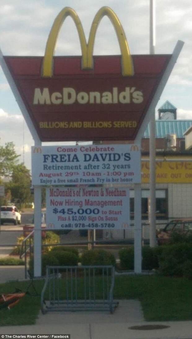 Женщина с синдромом Дауна вышла на пенсию после 32 лет работы в McDonald’s макдональдс, синдром дауна, трогательное