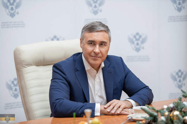 Честно говоря, не перестаю удивляться нашим чиновникам от образования. Министерство просвещения вот уже 10 лет не может написать учебник по истории.-4