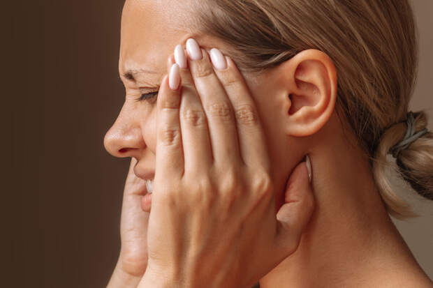 Невролог Шаповалова: массаж шеи не поможет избавиться от мигрени