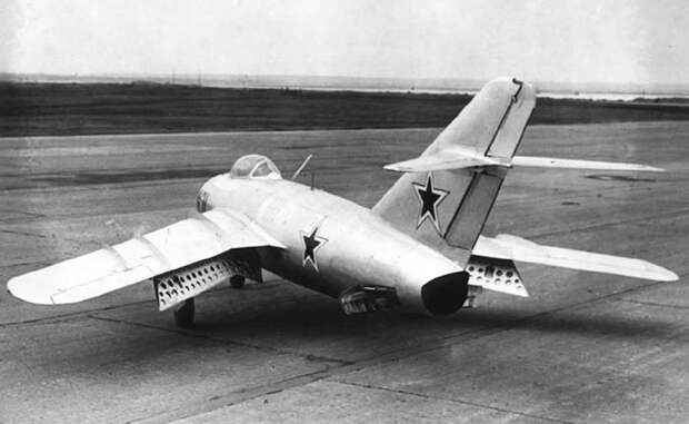 Американец восстановил последний летающий МиГ-17, и показал, почему его боялись «Фантомы»