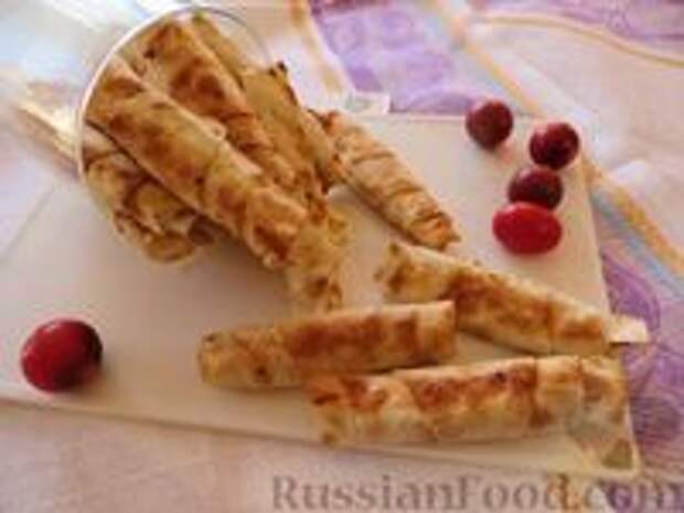 Фото к рецепту: Трубочки из лаваша с мясом, помидорами и сыром
