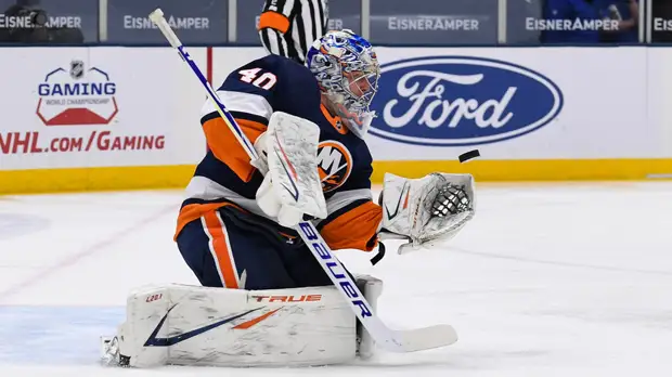 Варламов признан третьей звездой недели в НХЛ