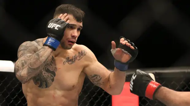 Ракич победил Смита в главном бою на турнире UFC в Лас-Вегасе