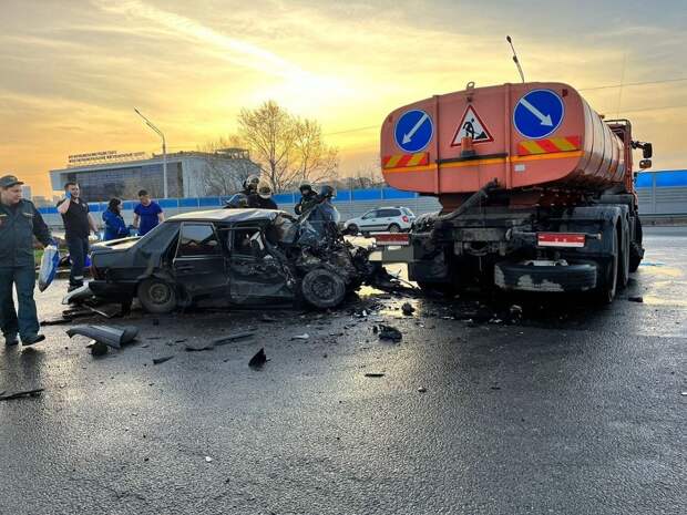 Легковушка в Башкирии протаранила поливальную машину, пятеро погибли