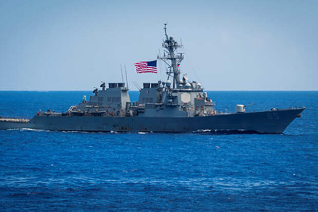 Китай заявил о нарушении своих территориальных вод эсминцем флота США