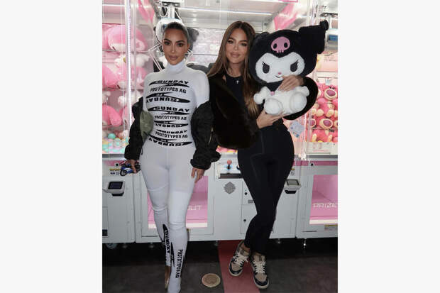 Ким Кардашьян уличили в фотошопе сестры на снимках с поездки в Японию