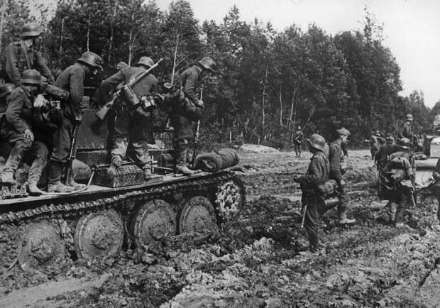 Провальное наступление немцев под Ржевом. Главная ошибка Гитлера в 1942-м(его вывод)