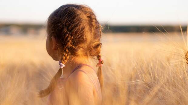 Как научить ребёнка относиться к старшим с уважением и теплом?