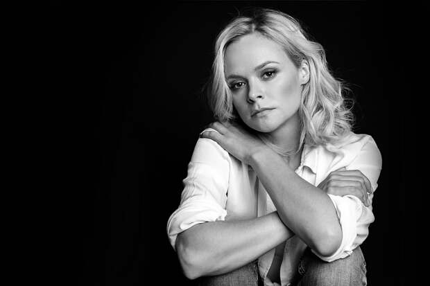 В «Приюте комедианта» перенесли действие «Собаки на сене» в офис