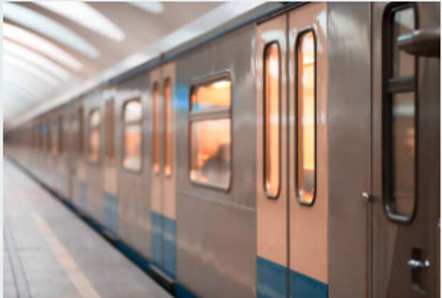 Движение на Арбатско-Покровской линии метро прервано из-за человека на путях
