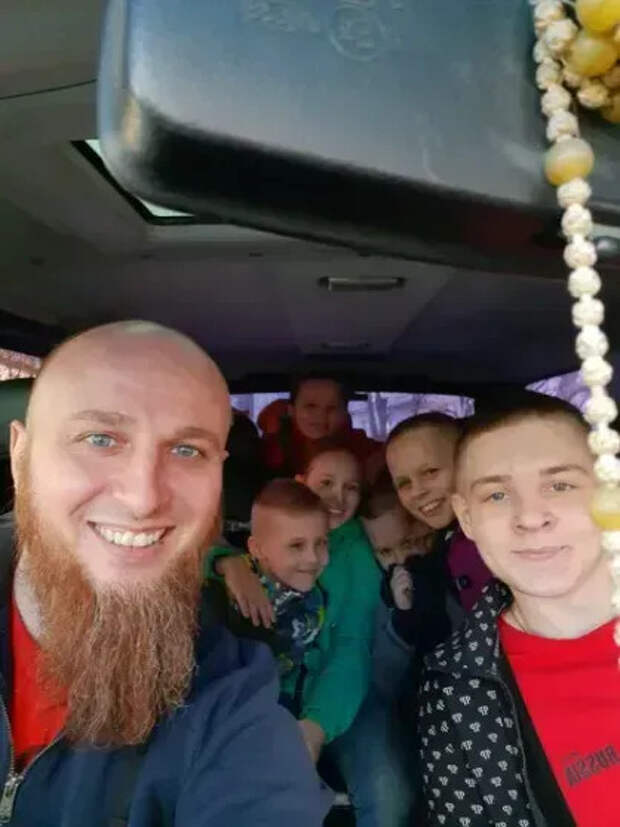 Иван Сухов с семьёй