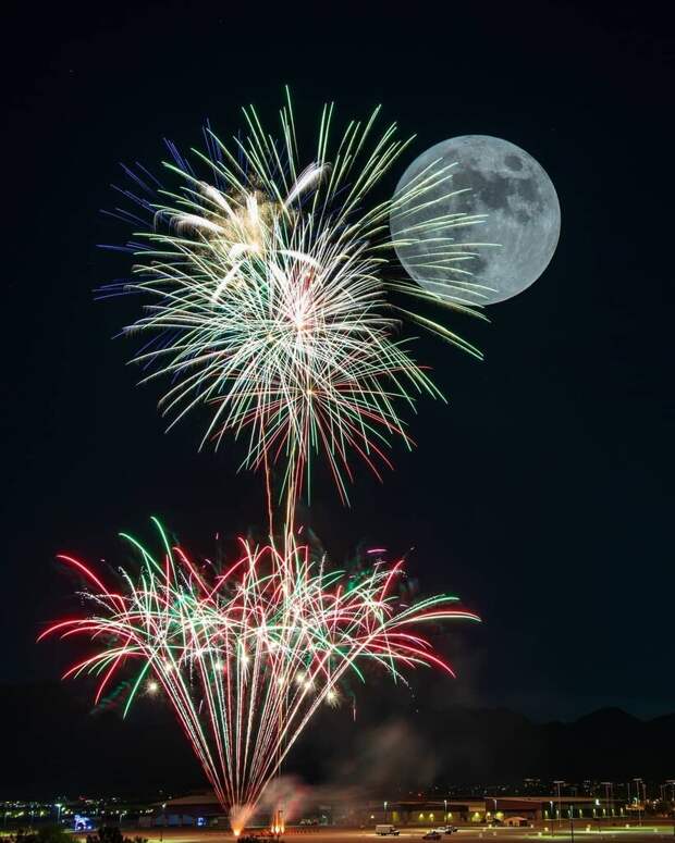 14 великолепных работ фотографа, который охотится за Луной