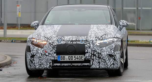 Mercedes EQS засняли на тестах с аэродинамическими колесами