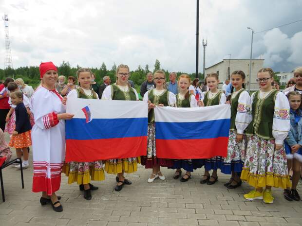 Праздничный концерт в честь Дня России прошёл в посёлке Есинка Ржевского района