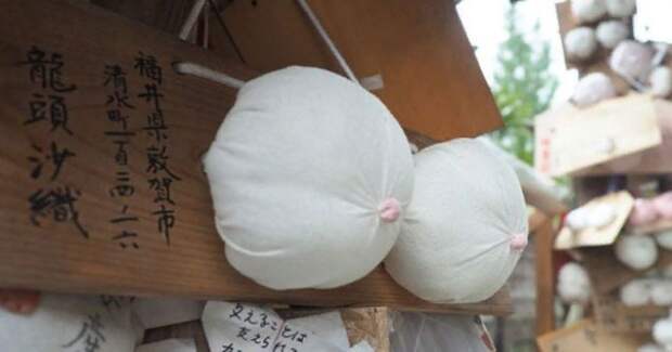 В Японии есть храм женской груди