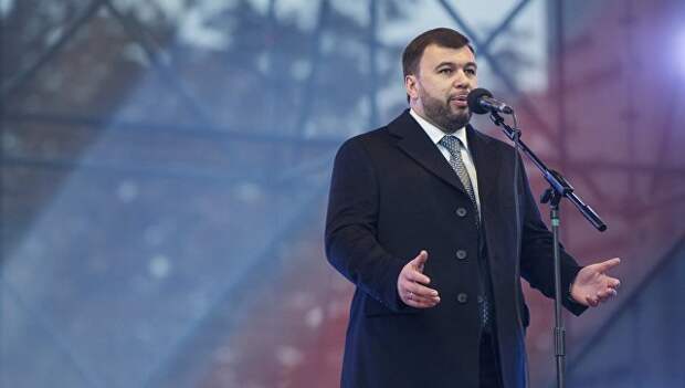 Исполняющий обязанности главы ДНР Денис Пушилин выступает на площади имени Ленина в Донецке на торжественной акции единства Выбор Донбасса. 9 ноября 2018