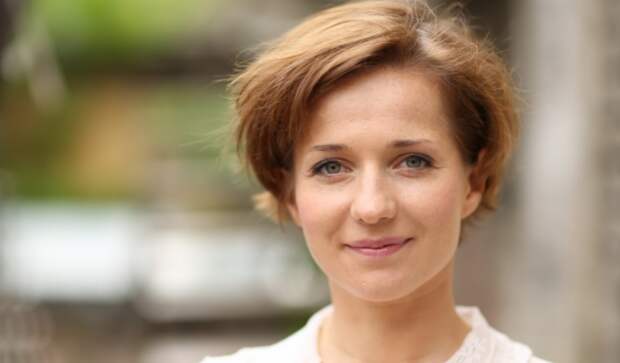 «Родители, муж и даже дети — актеры»: Как сложилась семейная жизнь Елены Оболенской. Кто с ней рядом уже много лет?