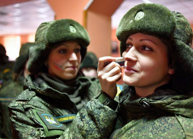 Женщины-военные в августе получат первые повышенные пособия по уходу за детьми