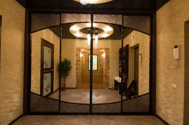 Классический шкаф-купе - отличный выбор для любого дизайна прихожей. Классический шкаф-купе - отличный выбор для любого дизайна прихожей.