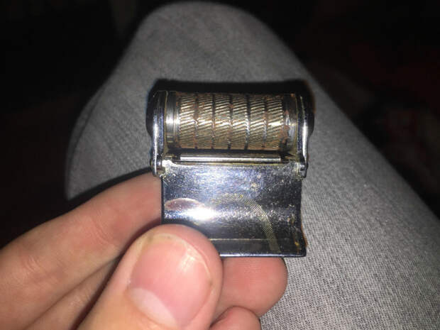 Старинное устройство для бритья. | Фото: Reddit.