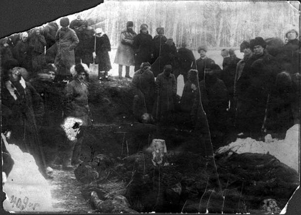 raskopki-mogily-v-kotoroi-pogrebeny-zhertvy-kolchakovskih-repressii-marta-1919-goda-tomsk-1920-g-png