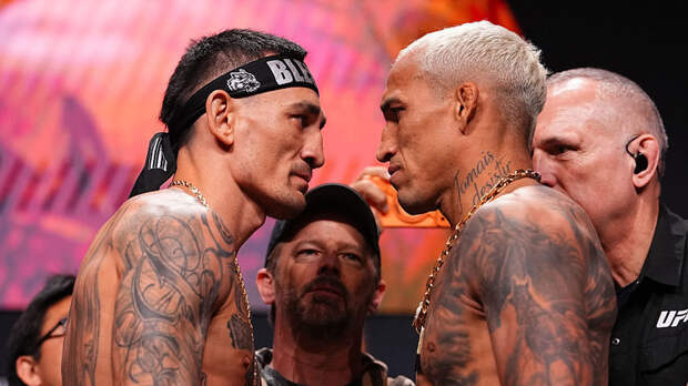 Оливейра победил Холлоуэя на турнире UFC 326