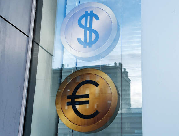 Курс доллара вырос до максимума с начала года