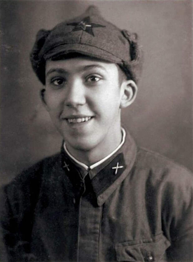 Красноармеец Юрий Никулин, 1939-1940 гг Красноармеец Юрий Никулин, 1939-1940 гг