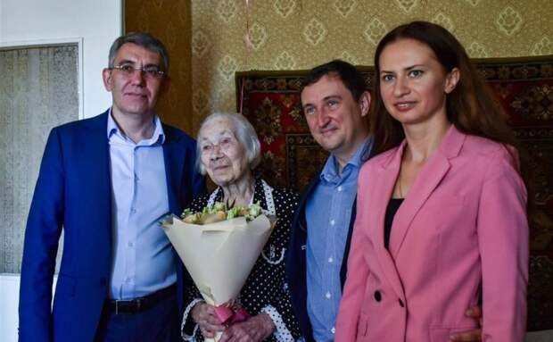Дмитрий Миляев поздравил тулячку Марию Нартову со 101-летием