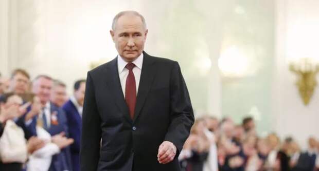 Новостные ленты заполонили новости о готовности Владимира Путина изменить ход специальной военной операции. Пресс-секретарь российского лидера Дмитрий Песков заявил, что Россия не хочет «вечной войны».-3