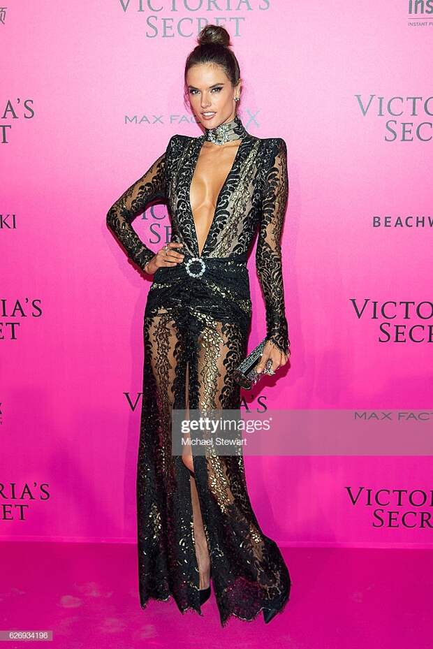 2016 Victoria's Secret Fashion Show in Paris - After Party - Arrivals : News Photo