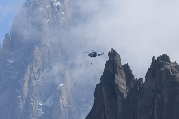 Во Франции планируют взимать плату за спасение альпинистов