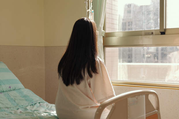 Молодая женщина игнорировала усталость и боль в животе и оказалась больна раком