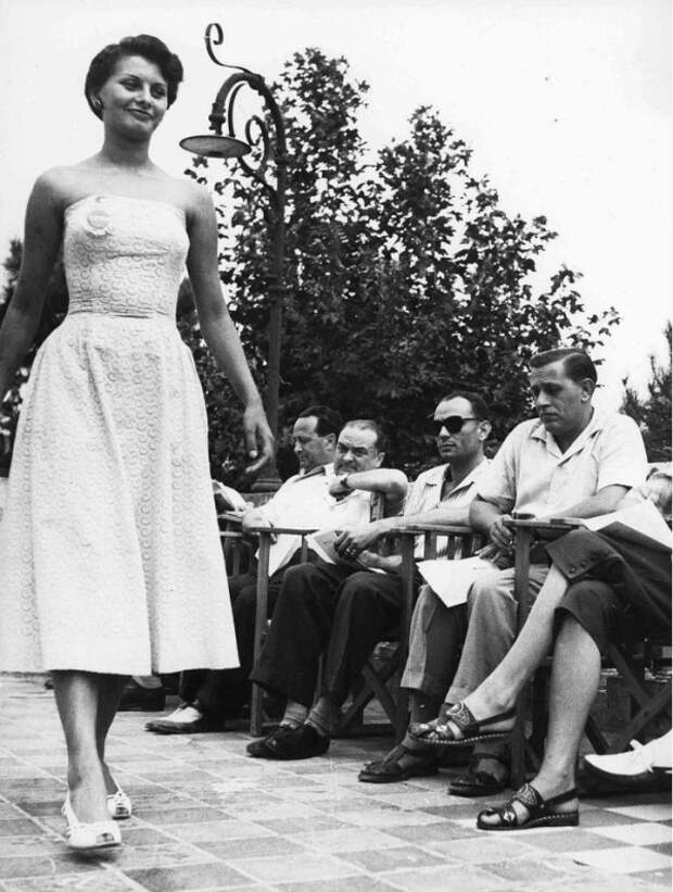 15-летняя Софи Лорен на конкурсе красоты Мисс Италия 1950