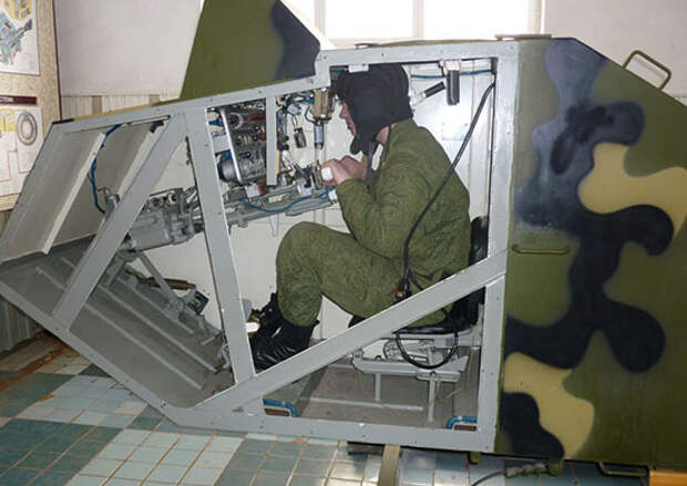 Механик водитель бтр 80. Обучение механиков водителей. Обучение механиков водителей. Стрелок наводчик бмп 2. Обучение механиков водителей.