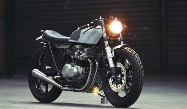 Clutch. Французы тоже умеют кастомизировать байки. Парижская компания занимается восстановлением и доработкой классических мотоциклов. На снимке – Clutch Kawasaki KZ650.