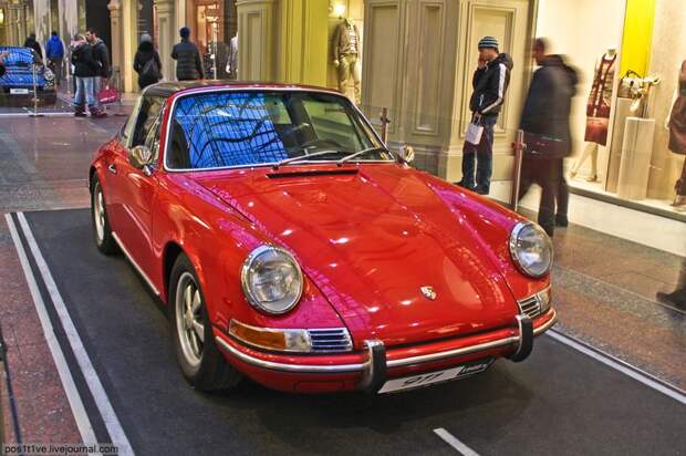 Выставка автомобилей Porsche в Московском ГУМе (15 фото)