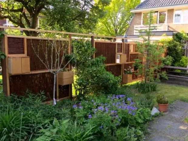 Стильный и симпатичный забор с ящиками для цветов - мечта каждого современного дачника. Стильный и симпатичный забор с ящиками для цветов - мечта каждого современного дачника.