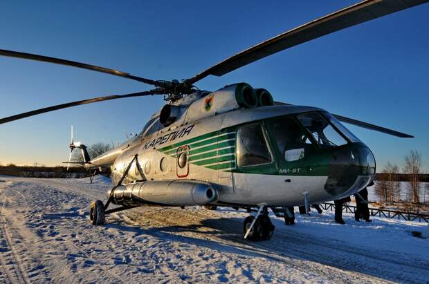 Вертолет Ми-8Т авиакомпании Северо-Запад в аэропорту Кижей