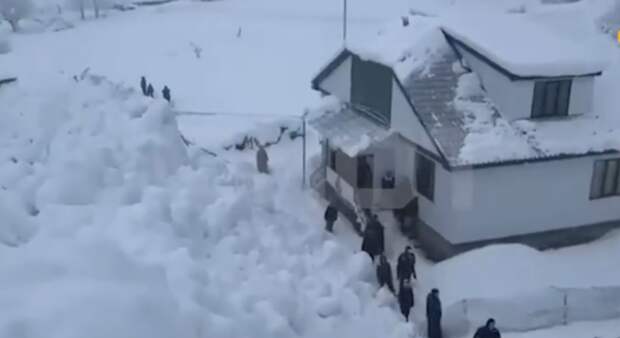 Шок! Дагестан под снегом: лавина накрыла дома, под завалами люди