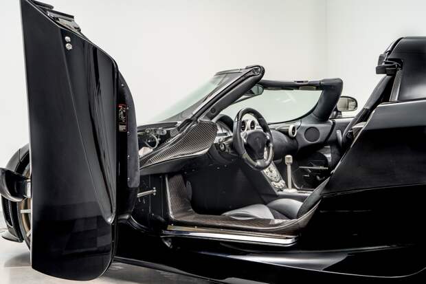 Гиперкар Koenigsegg 2008 года с механической коробкой передач