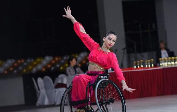 Школьница из Левобережного выиграла чемпионат России по танцам на колясках