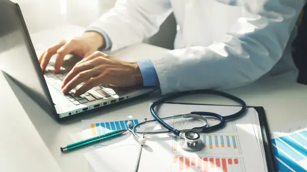 Москвичи могут ознакомиться с календарём детских прививок в электронной медкарте