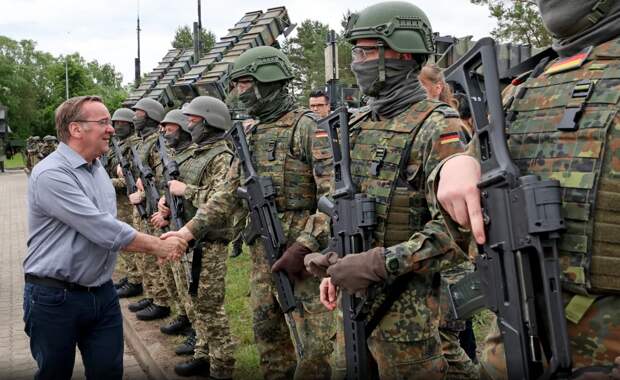 Министр обороны ФРГ объявил о подготовке к войне с Россией в 2029 году