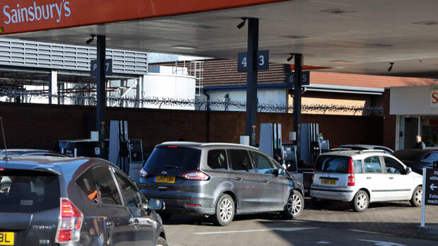 Дальше — хуже: в Британии началась паника из-за дефицита топлива