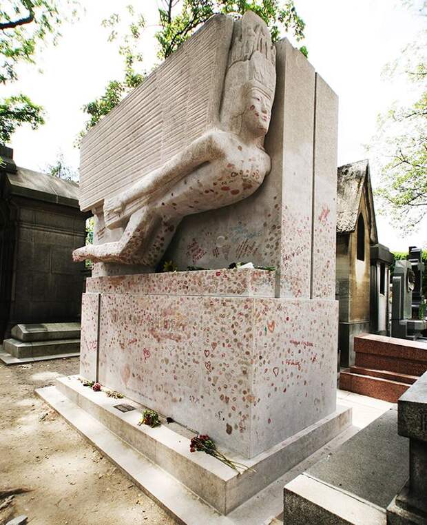 oscar-wilde-tomb.jpg.638x0_q80_crop-smart