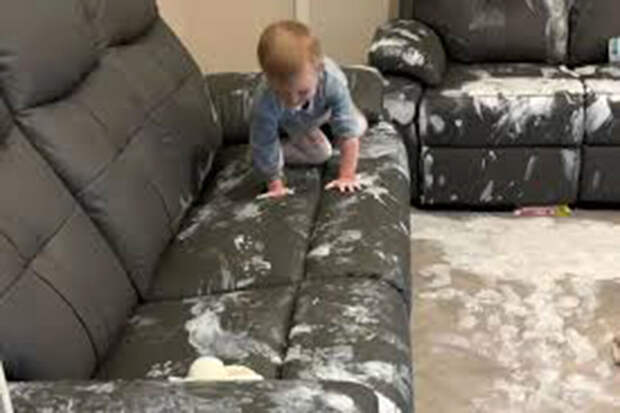 В Англии ребенок испортил краской мебель стоимостью $2600, оставшись один