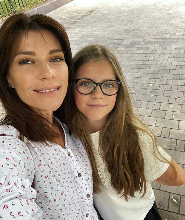 Мальчики изменились, а вы нет: Екатерина Волкова показала фото с экранными сыновьями